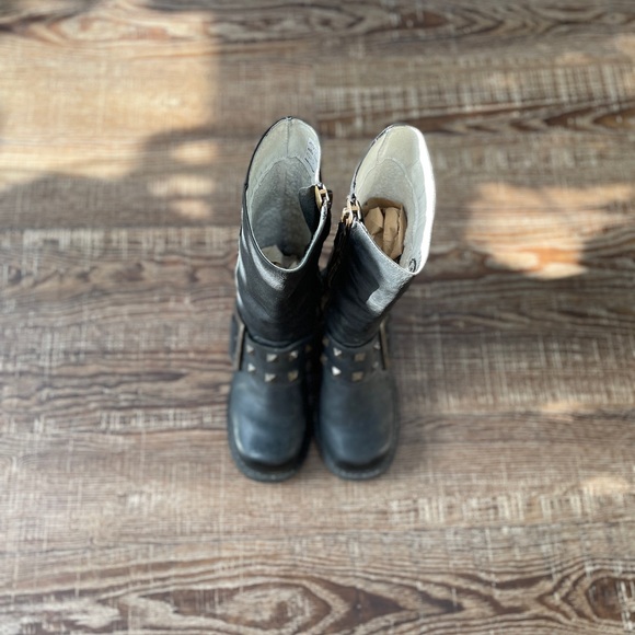 Fluevog. Wool-lined, chunky-soled, vintage Fluevog boots. Mid calf. Size 6. - Picture 2 of 9